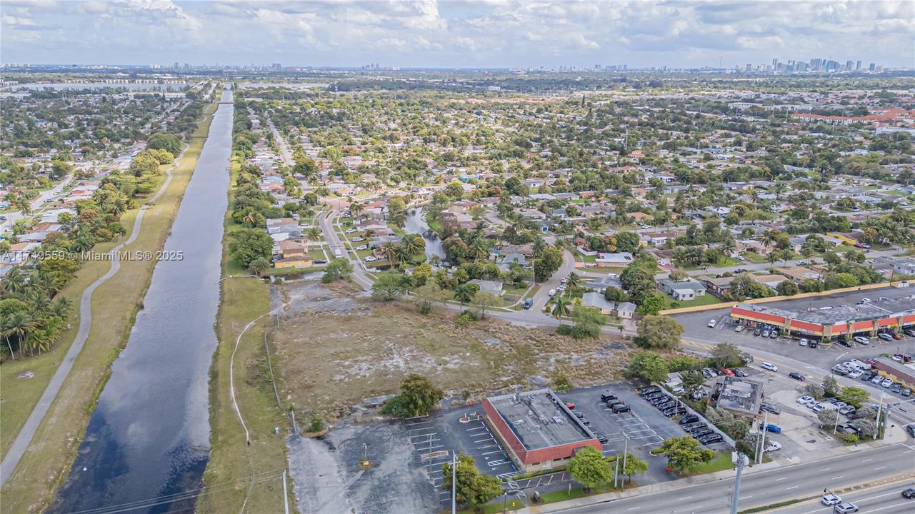 For Sale: $4,500,000 (2.73 acres)