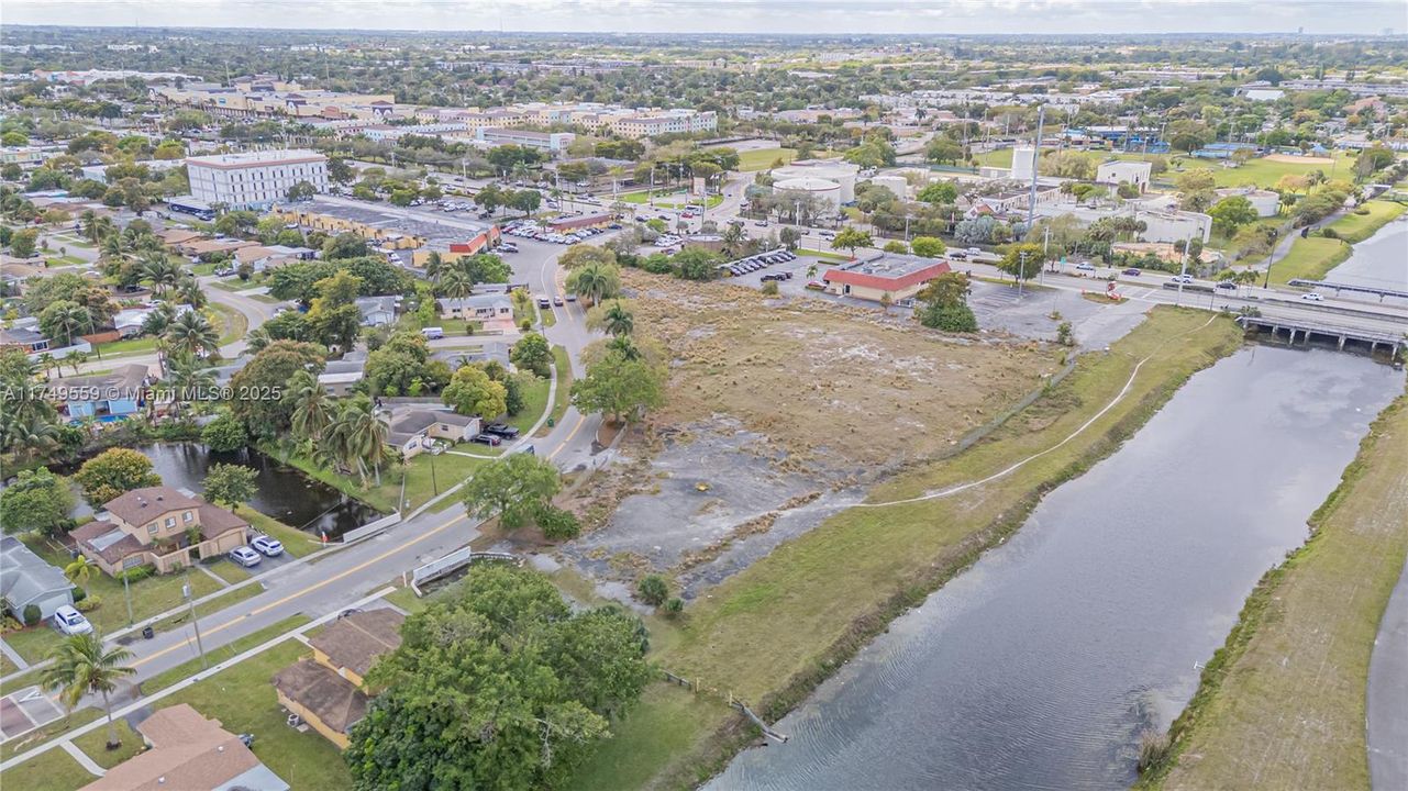 For Sale: $4,500,000 (2.73 acres)