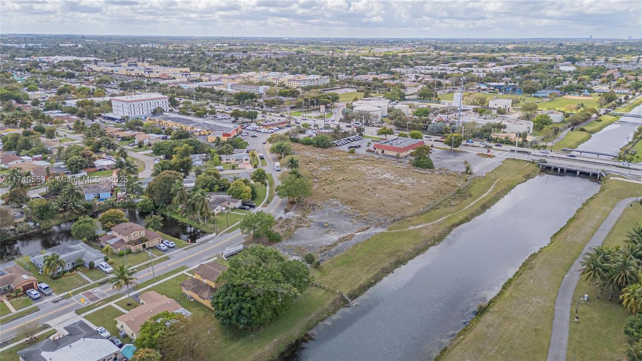 For Sale: $4,500,000 (2.73 acres)