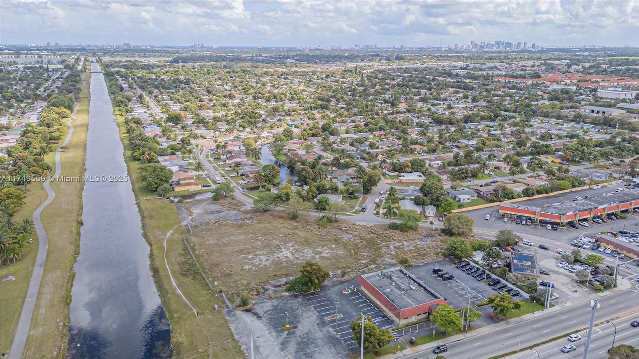 For Sale: $4,500,000 (2.73 acres)