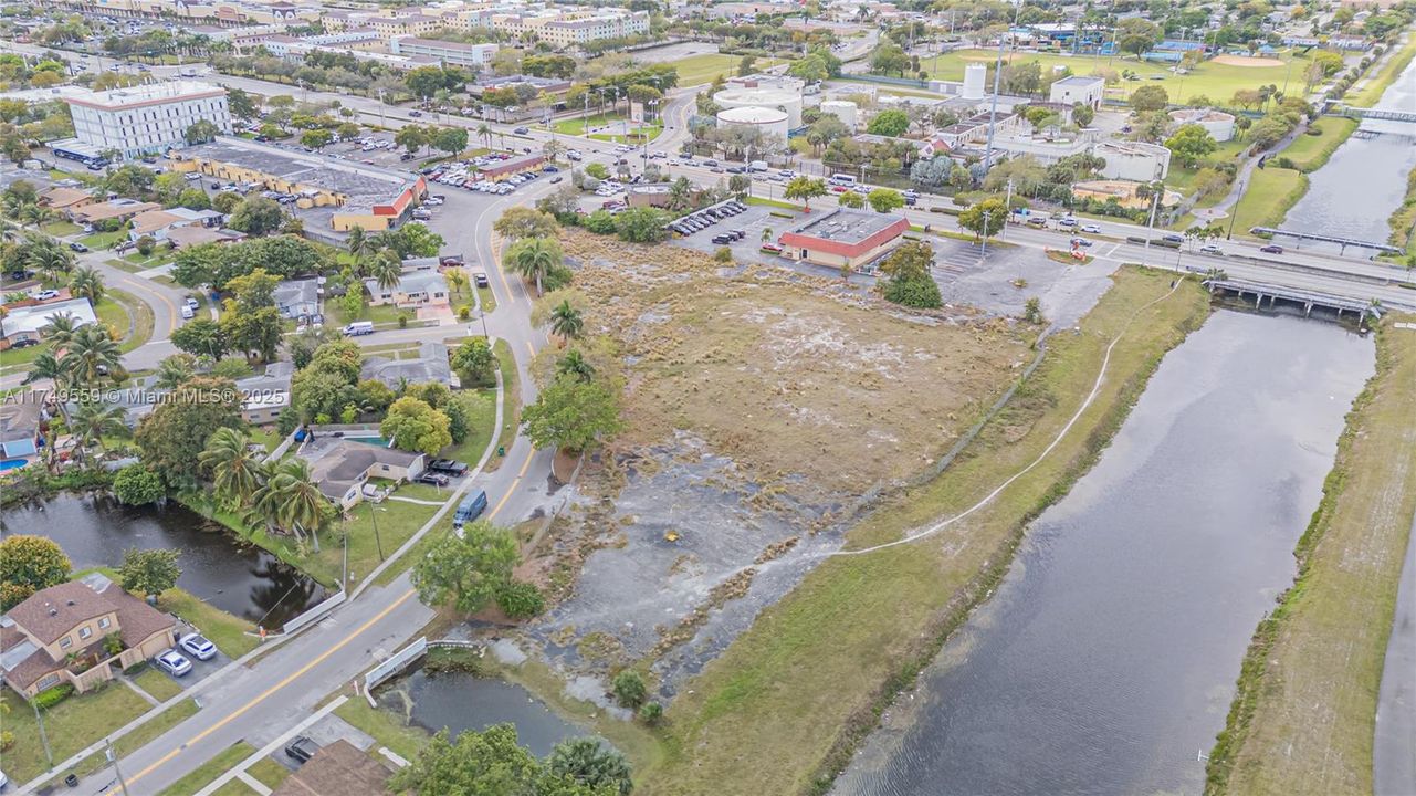 For Sale: $4,500,000 (2.73 acres)