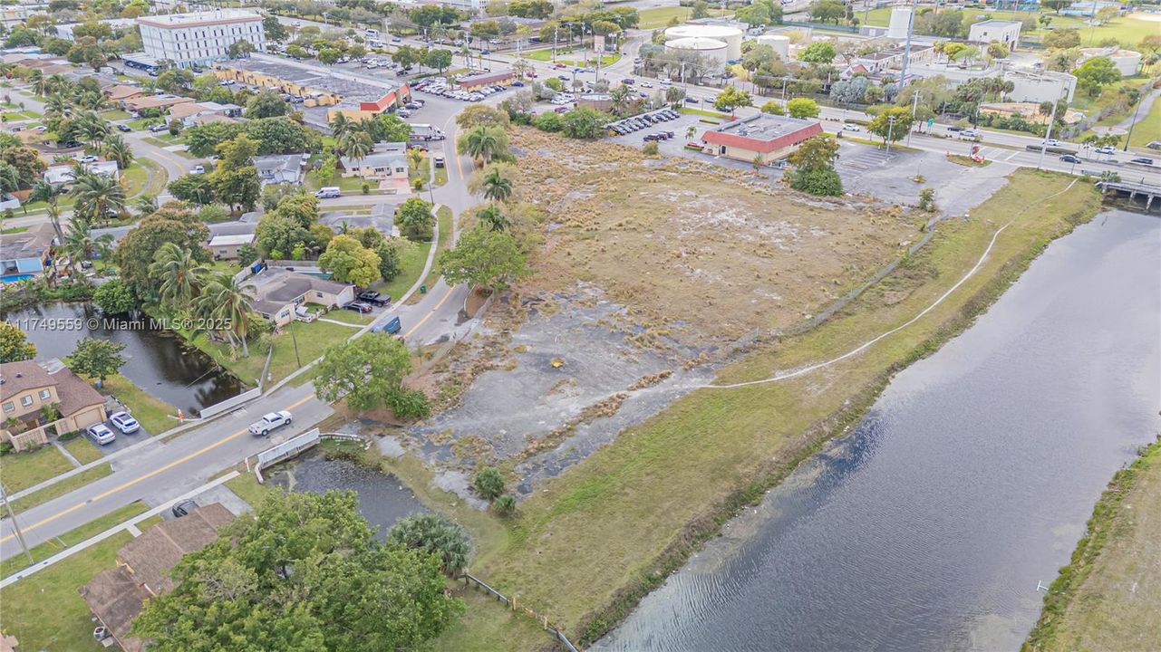 For Sale: $4,500,000 (2.73 acres)