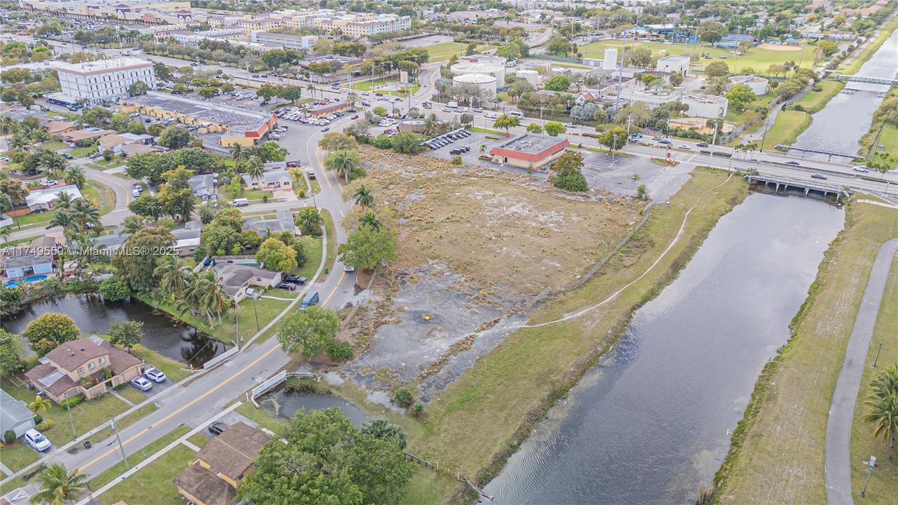 For Sale: $4,500,000 (2.73 acres)