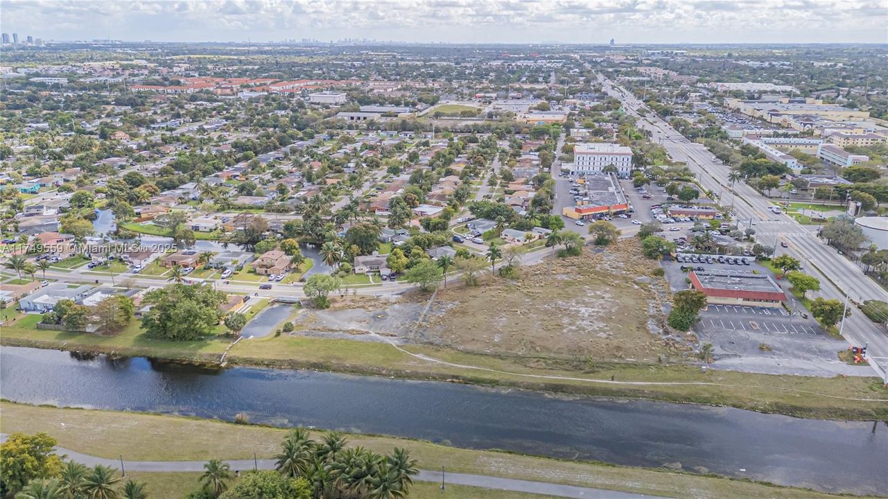 For Sale: $4,500,000 (2.73 acres)