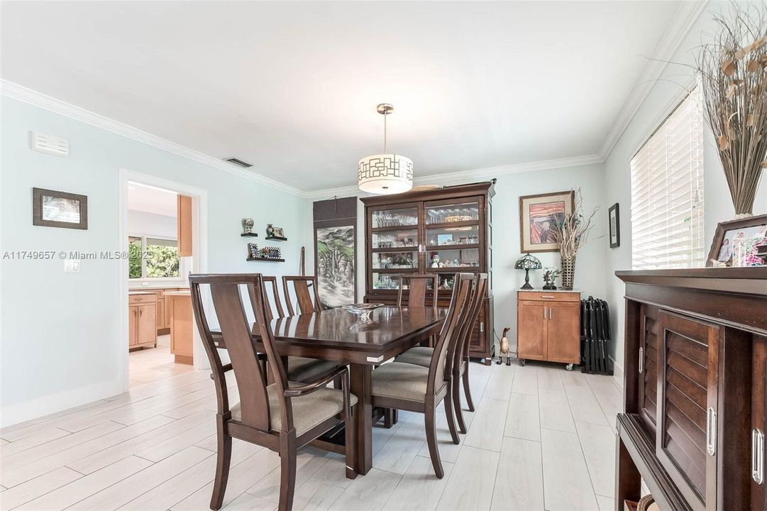 На продажу: $1,785,000 (4 спален, 2 ванн, 2382 Квадратных фут)