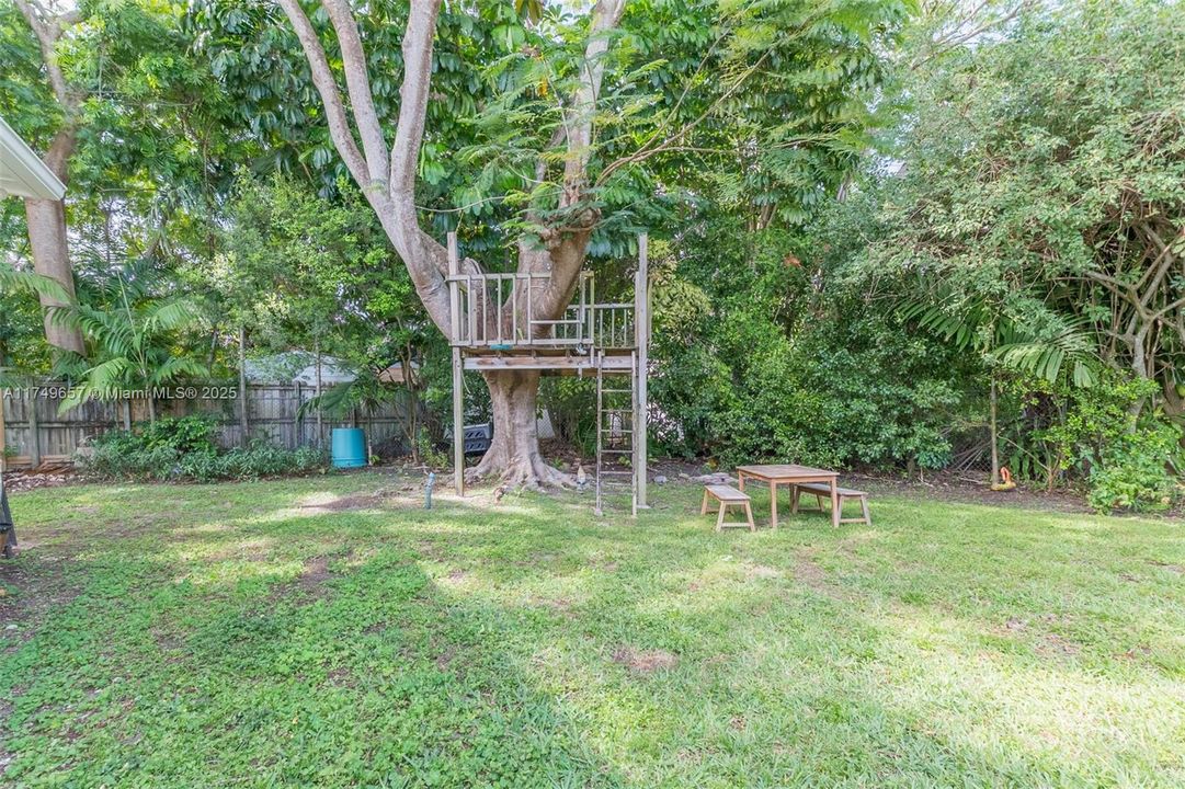 На продажу: $1,785,000 (4 спален, 2 ванн, 2382 Квадратных фут)