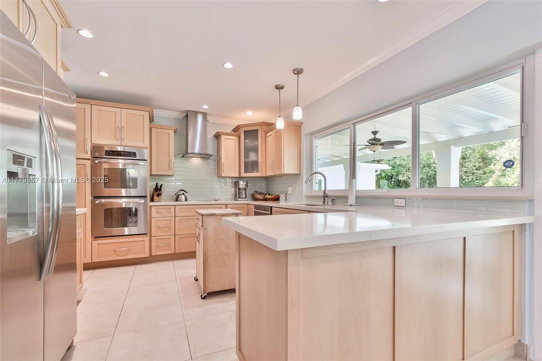 На продажу: $1,785,000 (4 спален, 2 ванн, 2382 Квадратных фут)