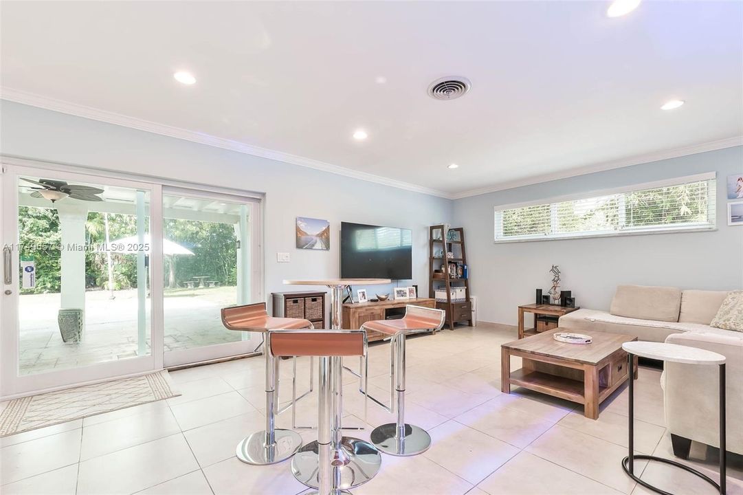 На продажу: $1,785,000 (4 спален, 2 ванн, 2382 Квадратных фут)