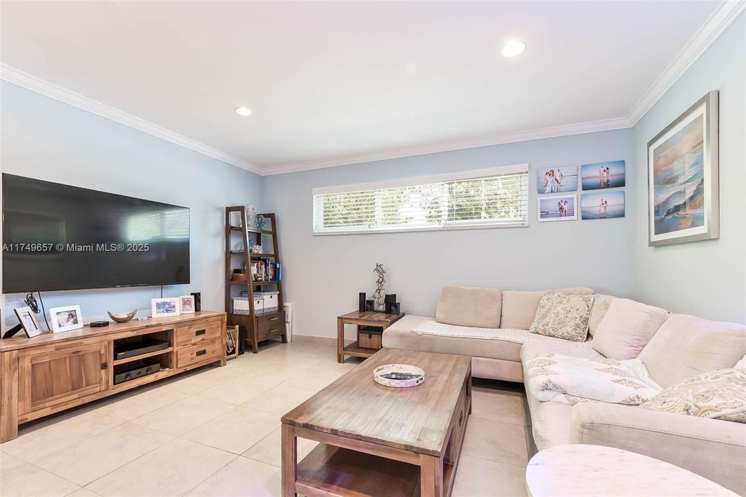 На продажу: $1,785,000 (4 спален, 2 ванн, 2382 Квадратных фут)