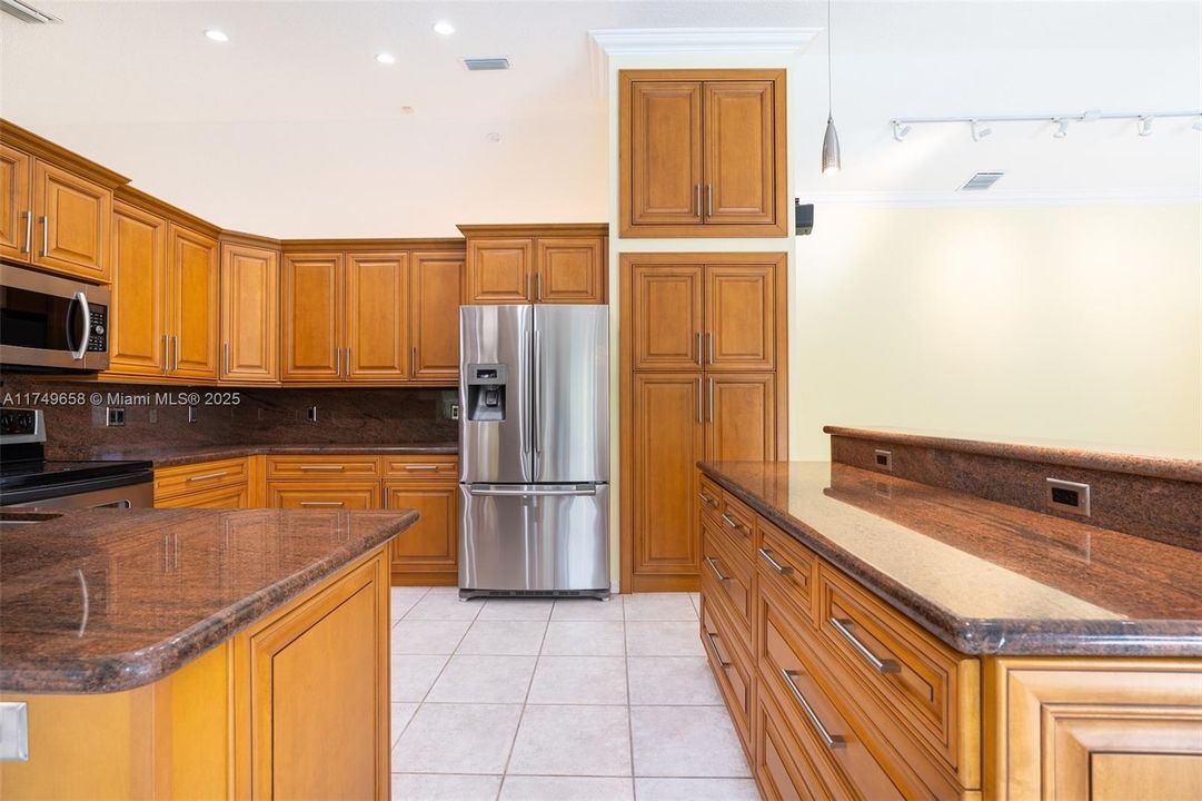 Recently Sold: $769,000 (4 beds, 2 baths, 2532 Square Feet)