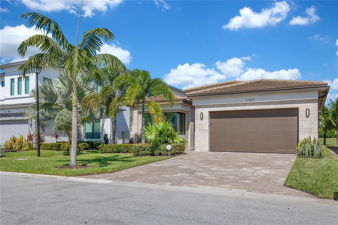 Recently Sold: $1,375,000 (3 beds, 3 baths, 2318 Square Feet)