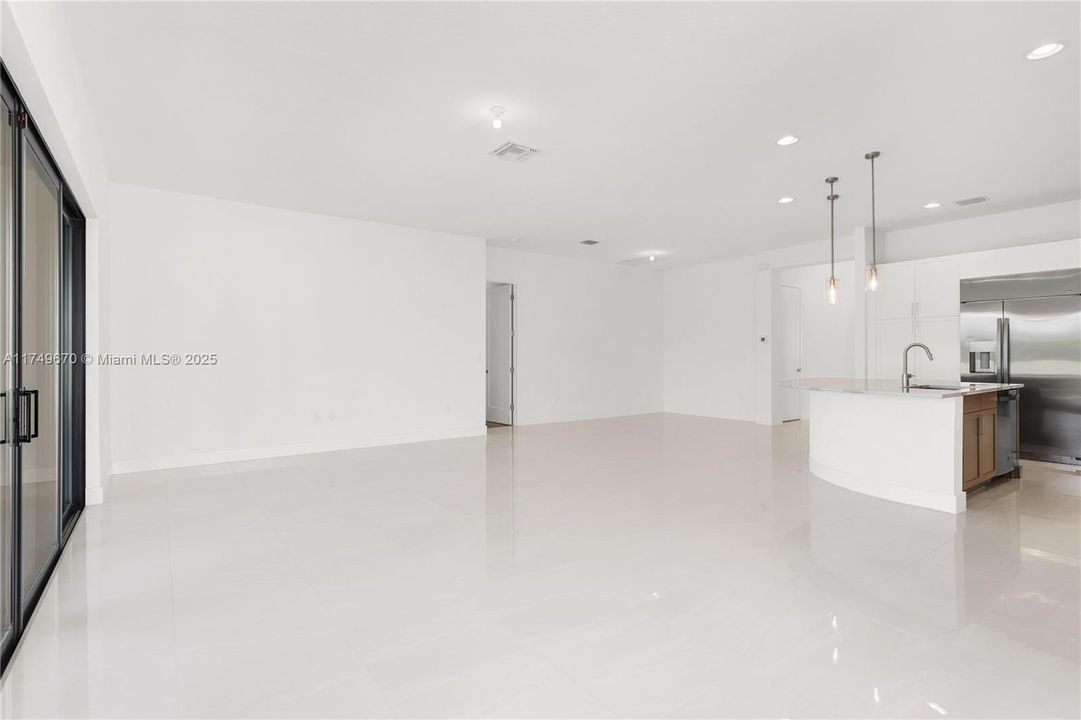 Recently Sold: $1,375,000 (3 beds, 3 baths, 2318 Square Feet)