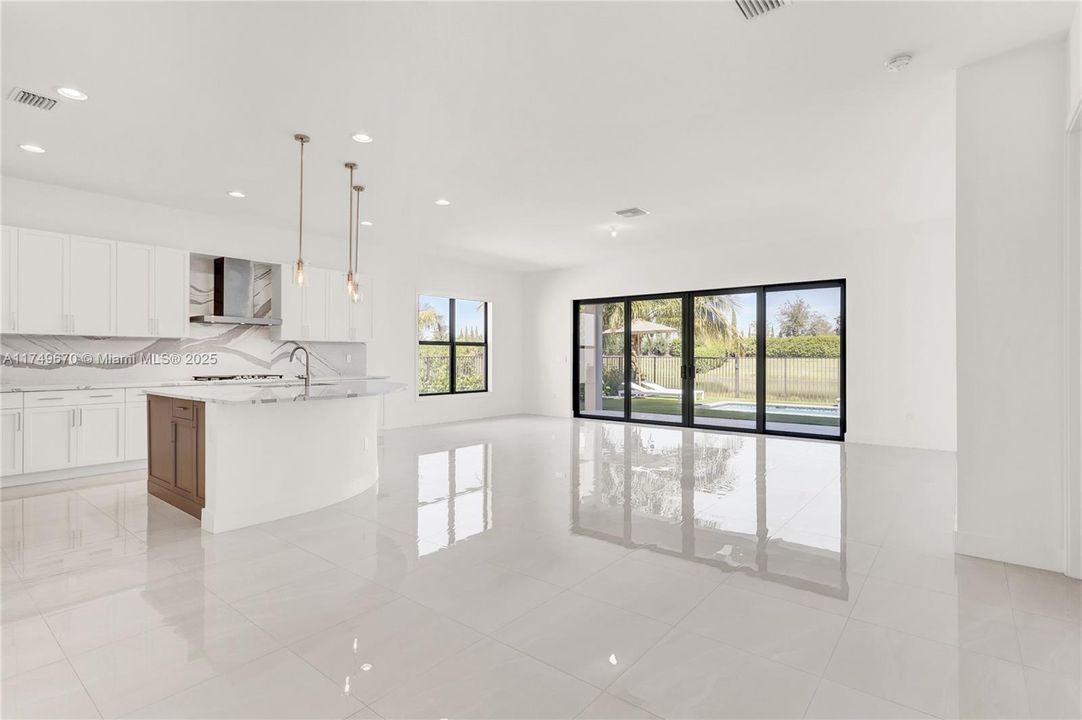 Recently Sold: $1,375,000 (3 beds, 3 baths, 2318 Square Feet)