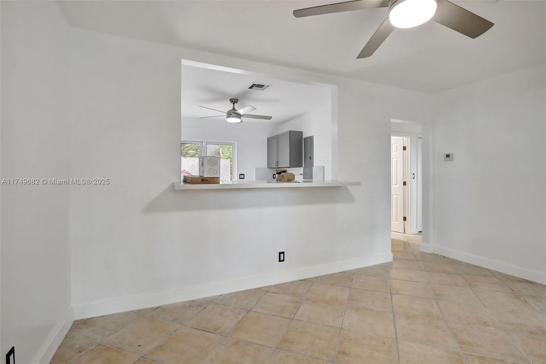 На продажу: $1,175,000 (0.71 acres)