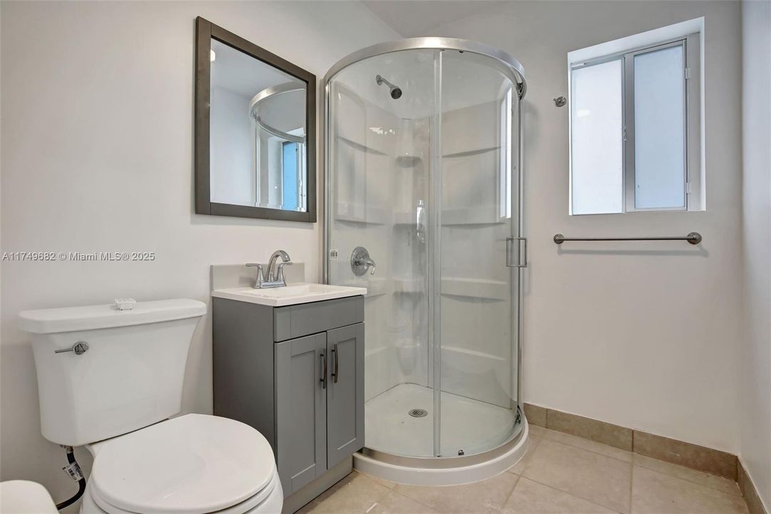 На продажу: $1,175,000 (0.71 acres)