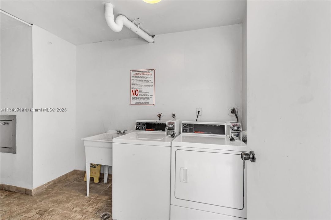 Недавно продано: $267,500 (1 спален, 1 ванн, 854 Квадратных фут)