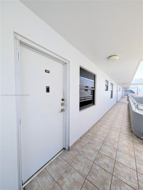 Недавно продано: $267,500 (1 спален, 1 ванн, 854 Квадратных фут)