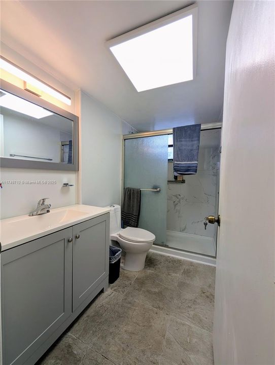 Недавно продано: $267,500 (1 спален, 1 ванн, 854 Квадратных фут)