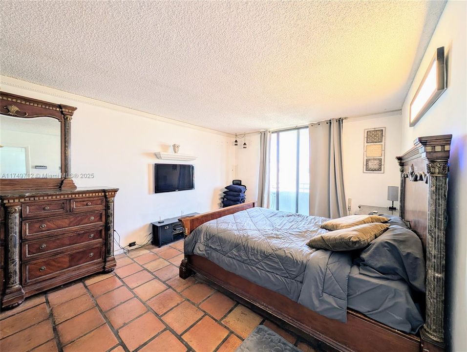 Недавно продано: $267,500 (1 спален, 1 ванн, 854 Квадратных фут)