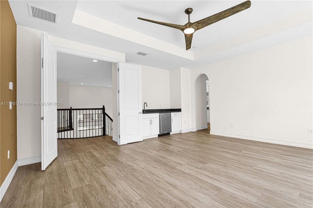 Recently Sold: $1,799,000 (5 beds, 4 baths, 3898 Square Feet)