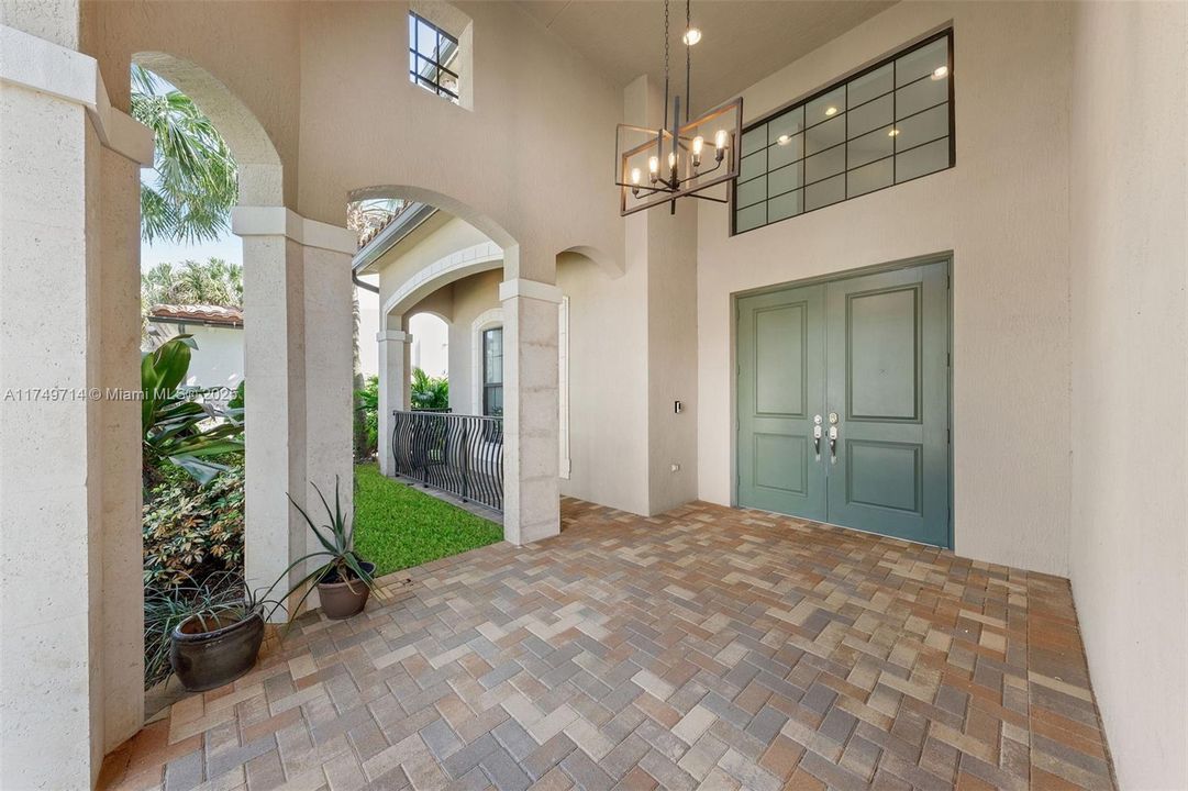 Recently Sold: $1,799,000 (5 beds, 4 baths, 3898 Square Feet)