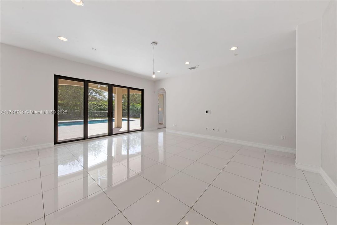 Recently Sold: $1,799,000 (5 beds, 4 baths, 3898 Square Feet)