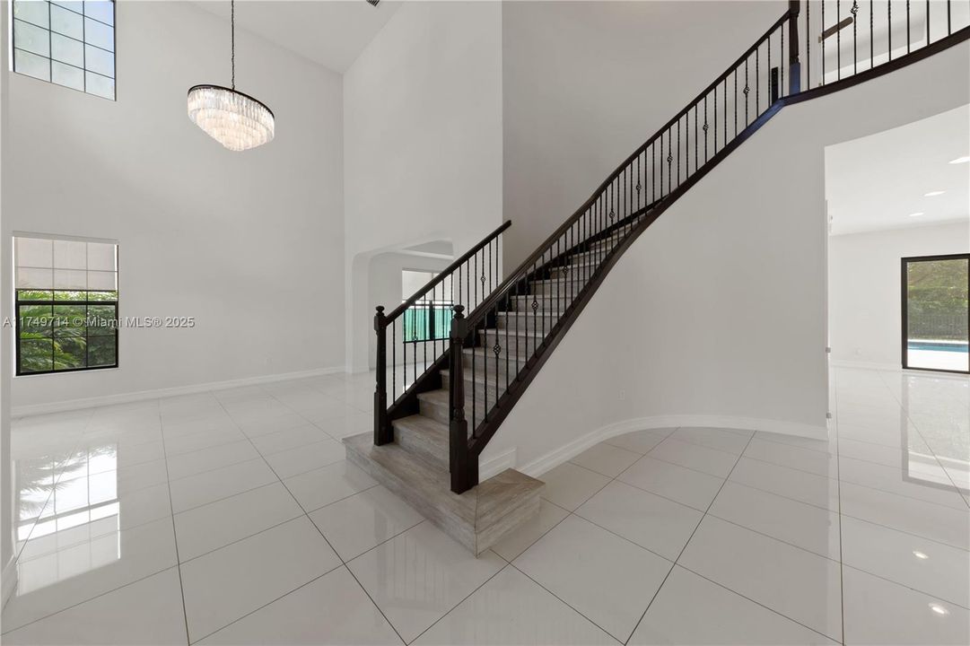 Recently Sold: $1,799,000 (5 beds, 4 baths, 3898 Square Feet)