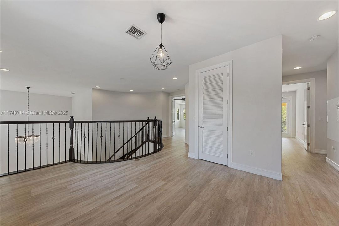 Recently Sold: $1,799,000 (5 beds, 4 baths, 3898 Square Feet)