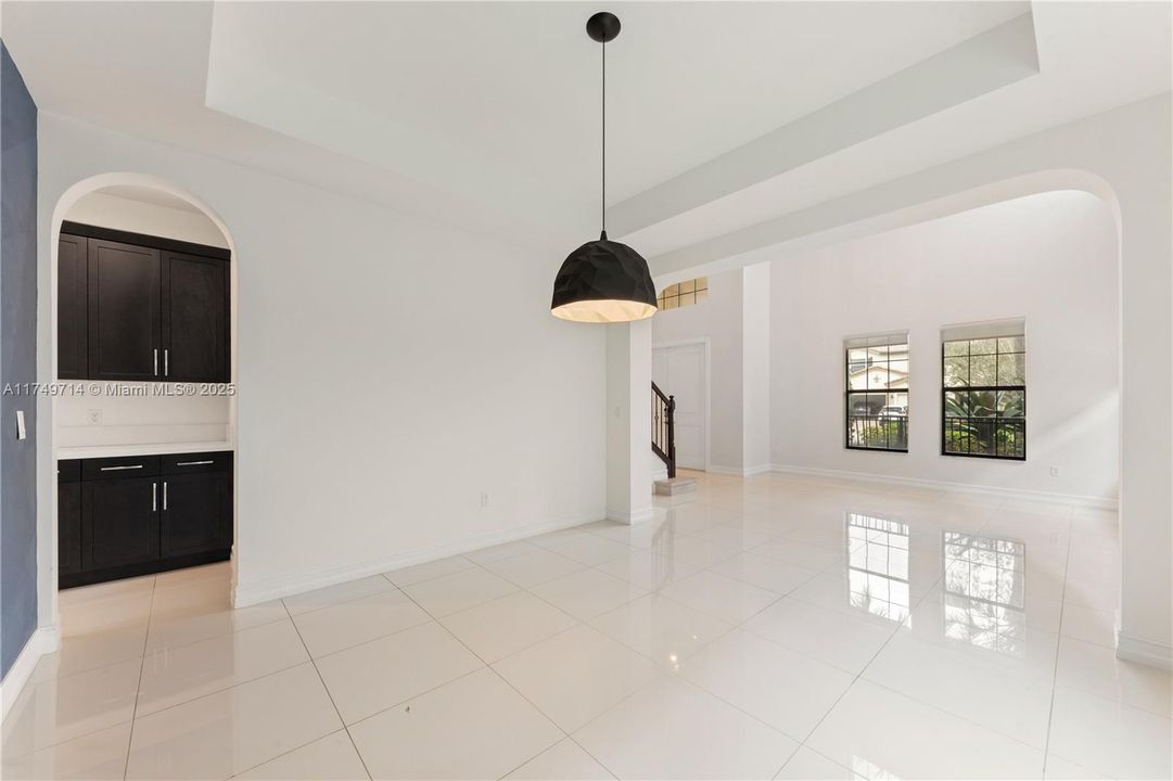 Recently Sold: $1,799,000 (5 beds, 4 baths, 3898 Square Feet)