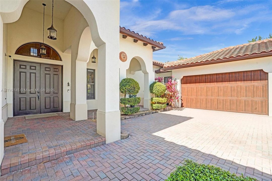 Recently Sold: $2,000,000 (5 beds, 4 baths, 4508 Square Feet)