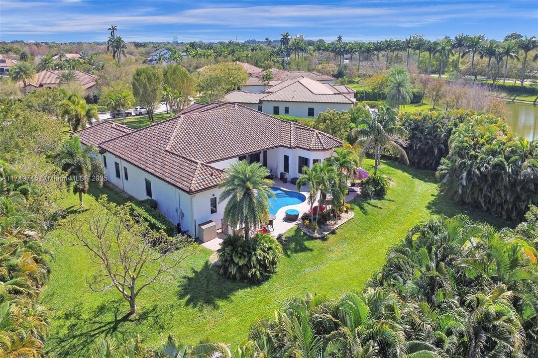 Recently Sold: $2,000,000 (5 beds, 4 baths, 4508 Square Feet)
