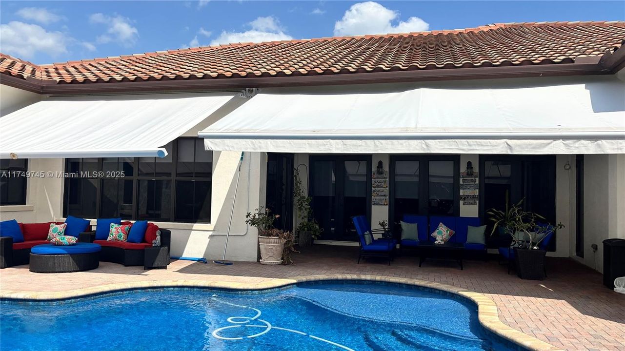 Recently Sold: $2,000,000 (5 beds, 4 baths, 4508 Square Feet)