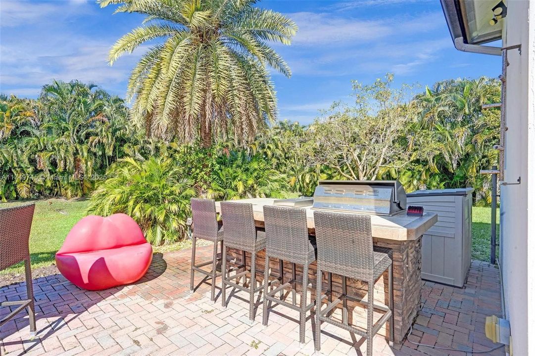 Recently Sold: $2,000,000 (5 beds, 4 baths, 4508 Square Feet)