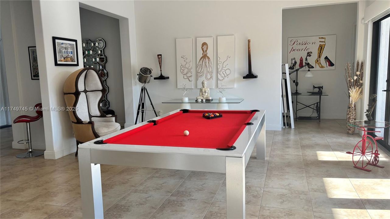 Recently Sold: $2,000,000 (5 beds, 4 baths, 4508 Square Feet)