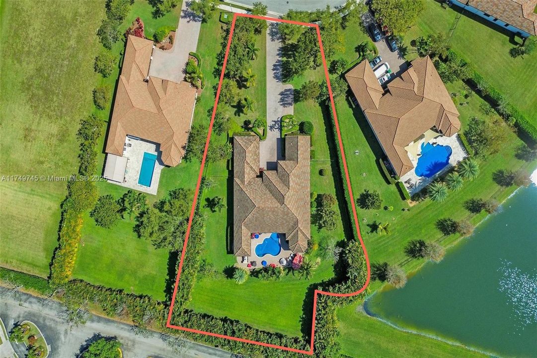 Recently Sold: $2,000,000 (5 beds, 4 baths, 4508 Square Feet)