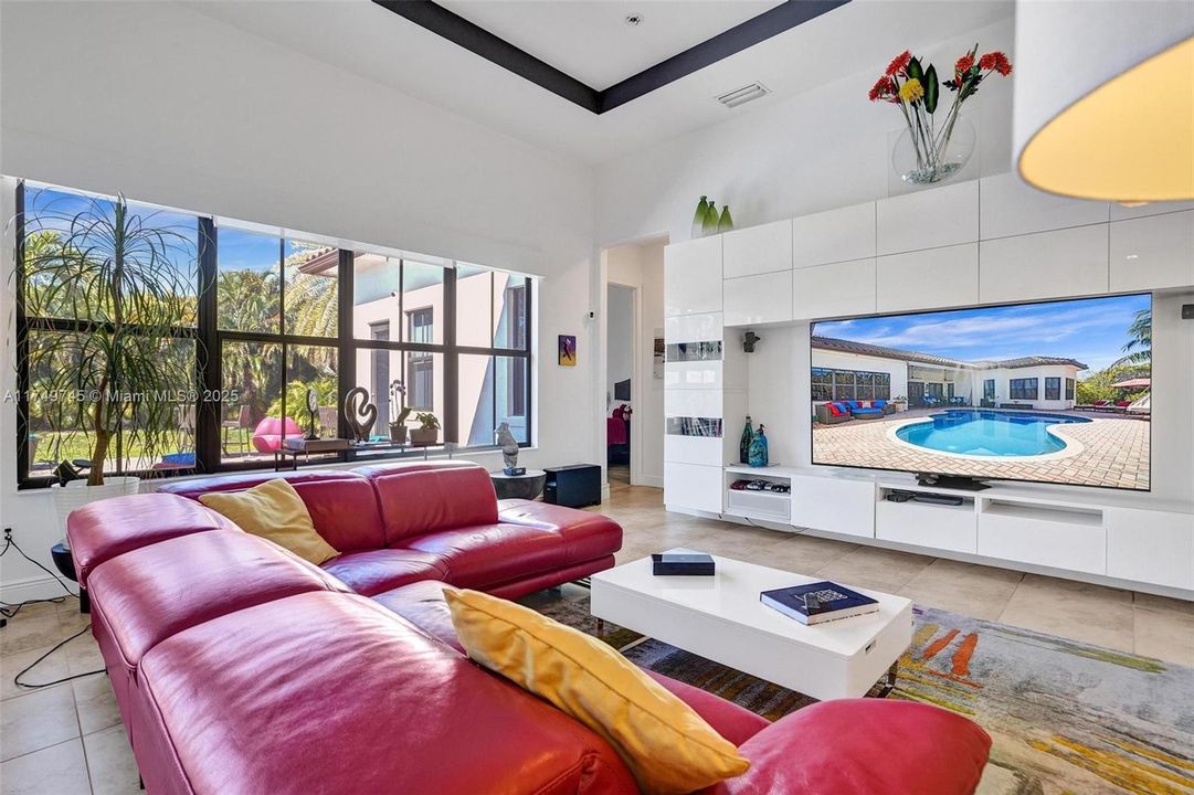 Recently Sold: $2,000,000 (5 beds, 4 baths, 4508 Square Feet)