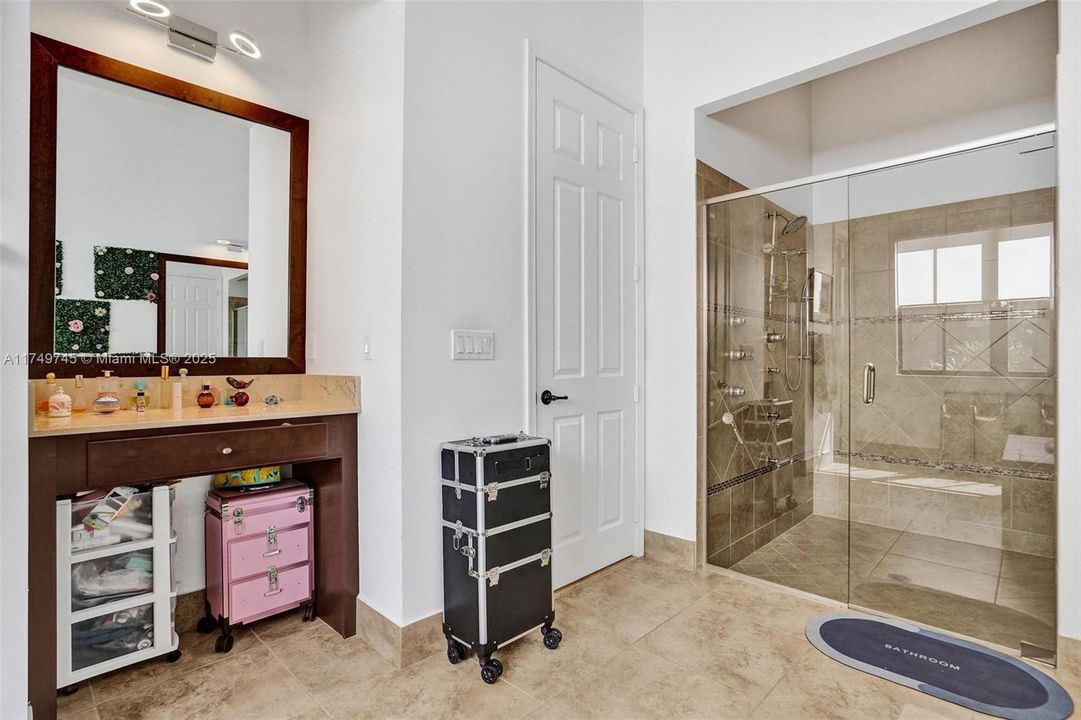 Private Bathroom Bedroom 1