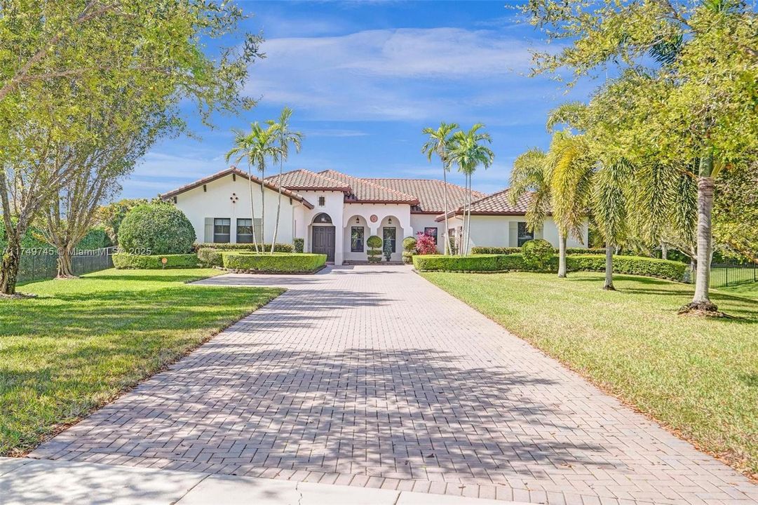 Recently Sold: $2,000,000 (5 beds, 4 baths, 4508 Square Feet)