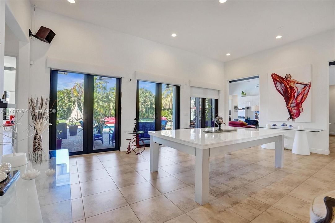 Recently Sold: $2,000,000 (5 beds, 4 baths, 4508 Square Feet)