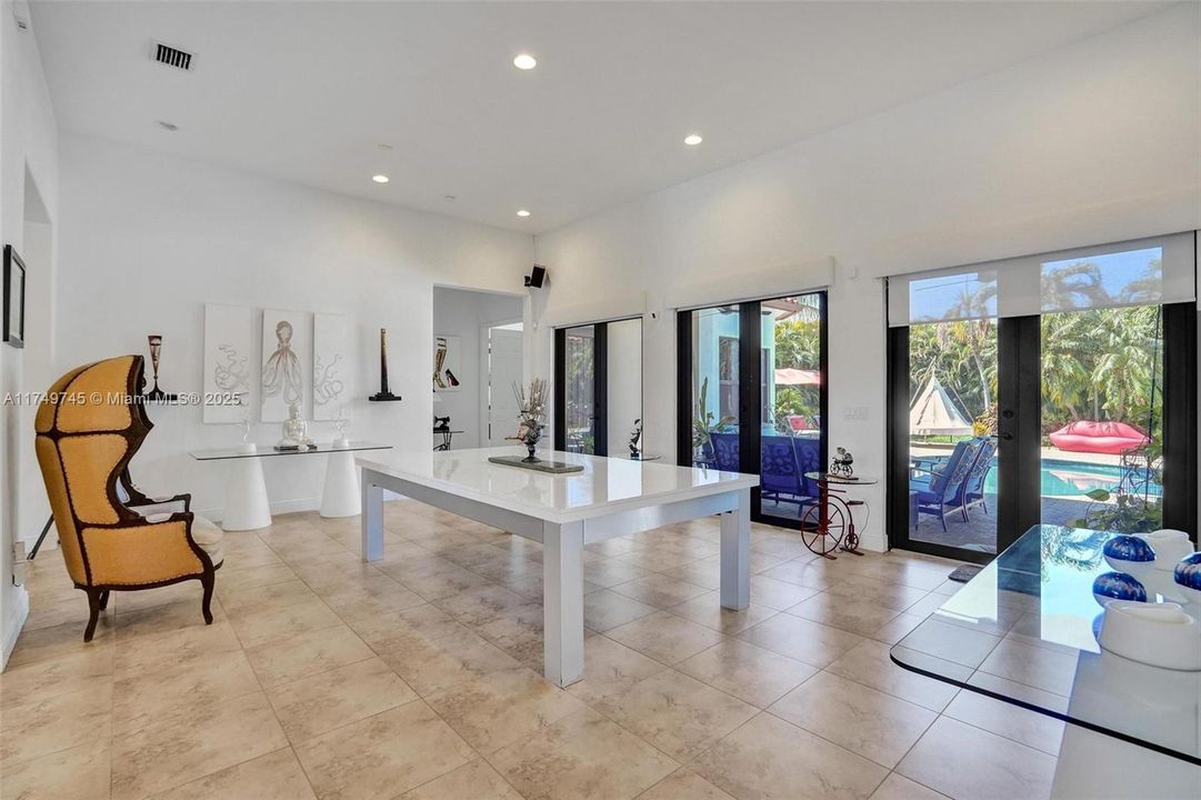 Recently Sold: $2,000,000 (5 beds, 4 baths, 4508 Square Feet)