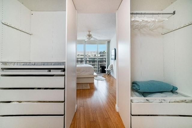 待售: $445,000 (1 贝兹, 1 浴室, 825 平方英尺)