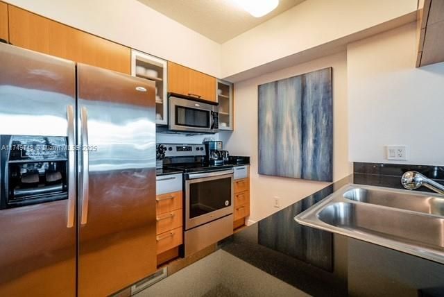 待售: $445,000 (1 贝兹, 1 浴室, 825 平方英尺)