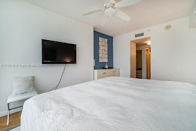 待售: $445,000 (1 贝兹, 1 浴室, 825 平方英尺)