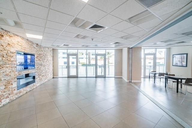 待售: $445,000 (1 贝兹, 1 浴室, 825 平方英尺)