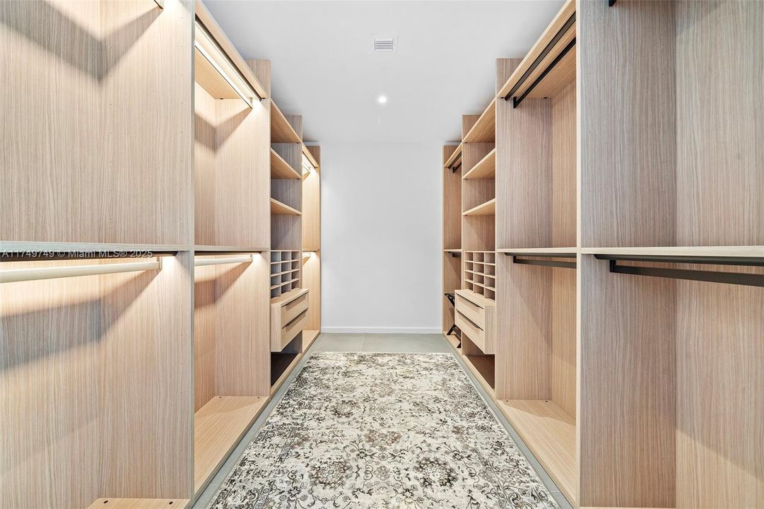 For Rent: $22,500 (4 beds, 3 baths, 2545 Square Feet)