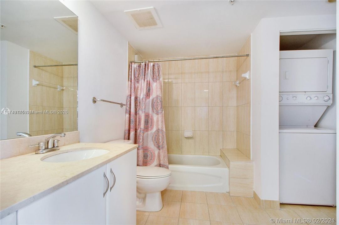 For Sale: $419,000 (1 beds, 1 baths, 825 Square Feet)