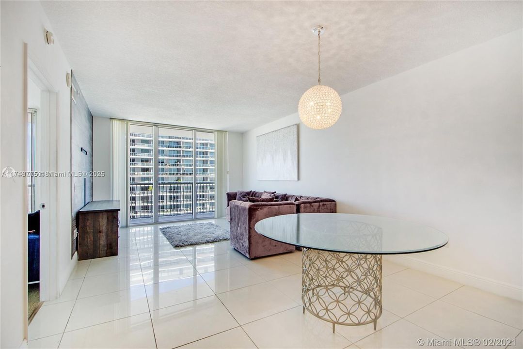 For Sale: $419,000 (1 beds, 1 baths, 825 Square Feet)