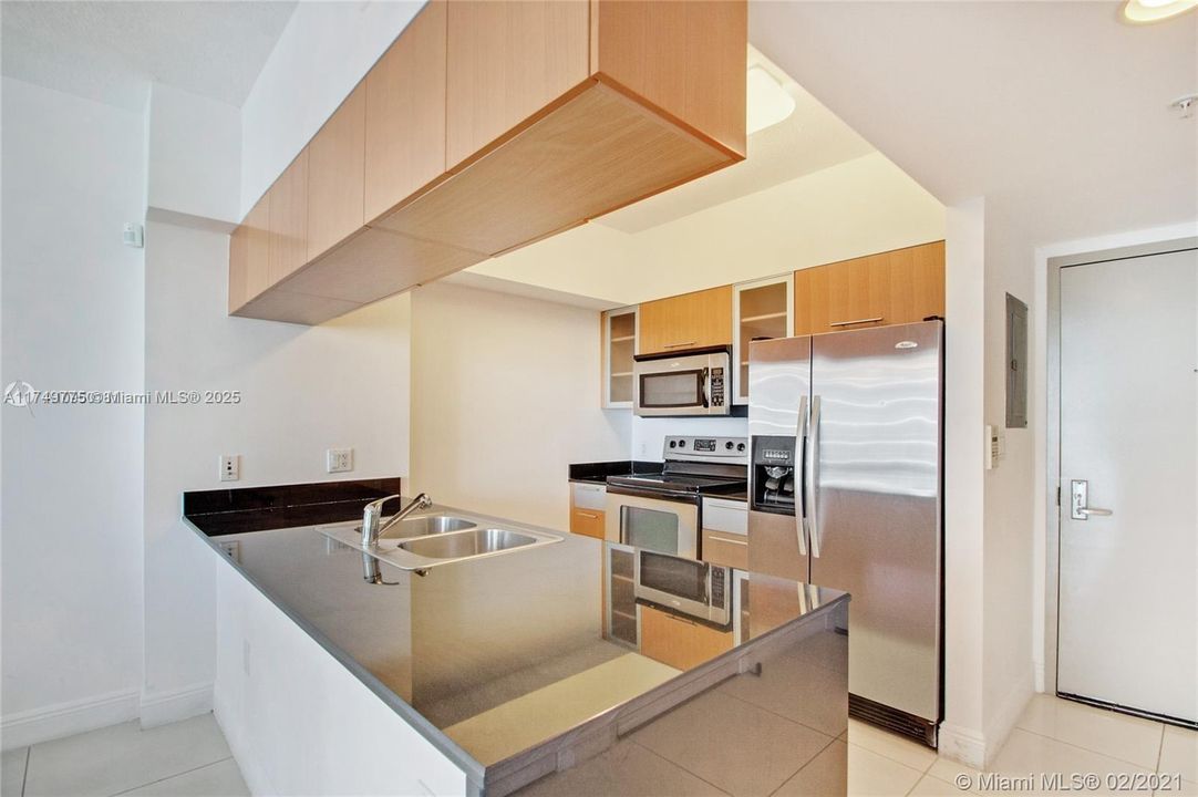 For Sale: $419,000 (1 beds, 1 baths, 825 Square Feet)