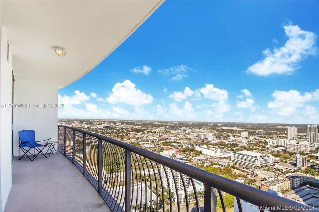 For Sale: $419,000 (1 beds, 1 baths, 825 Square Feet)