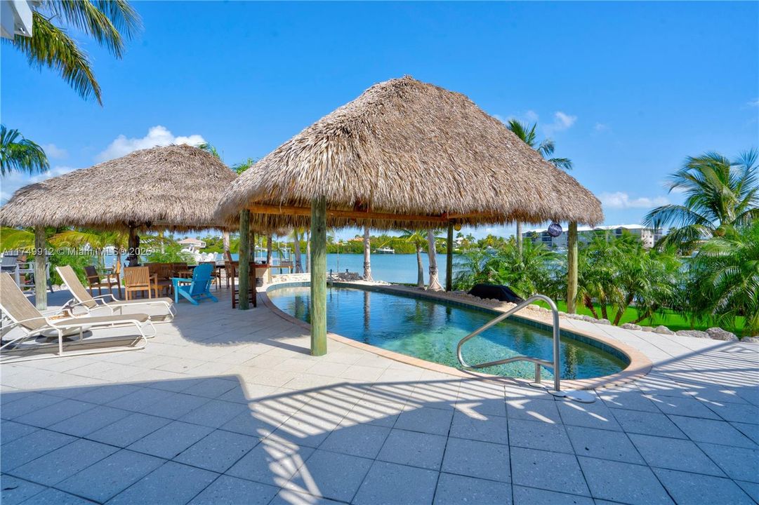 最近售出: $2,699,000 (3 贝兹, 3 浴室, 0 平方英尺)